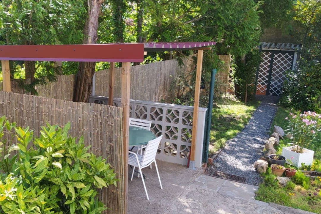 PRIX EN BAISSE! Charmante maison de ville avec jardin au calme - photo 3