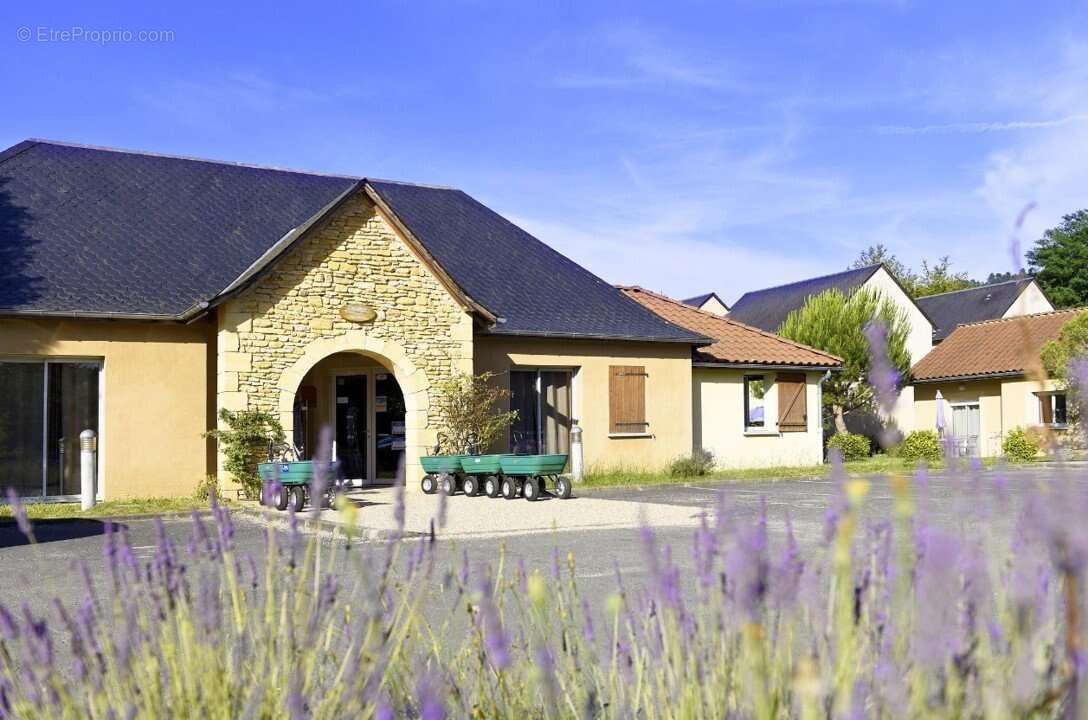INVESTISSEMENT LOCATIF  Montignac-Lascaux  Résidence de tourisme Le Hameau du Moulin  7,88 % de rentabilité - photo 12