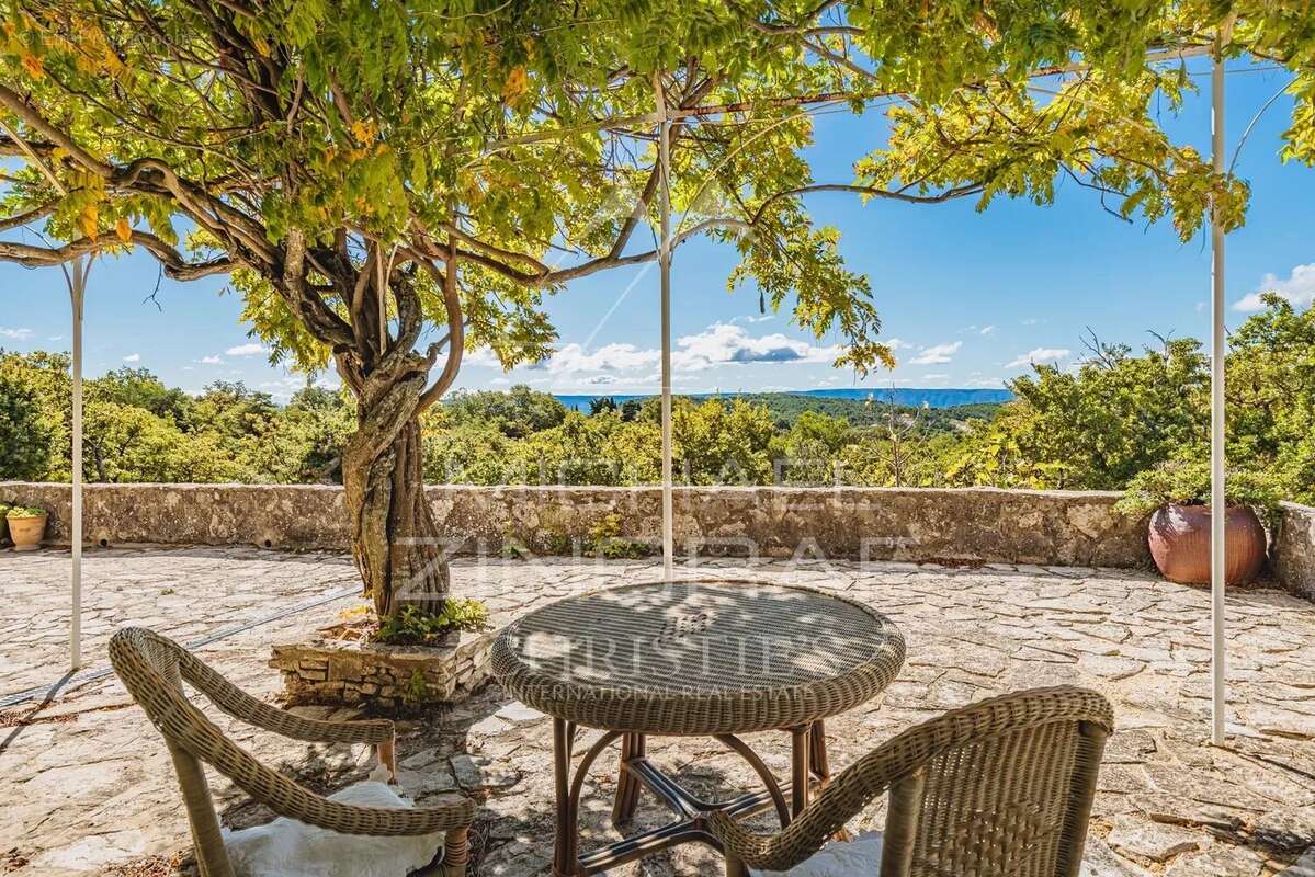 Superbe propriété avec vue imprenable sur le Luberon - photo 3