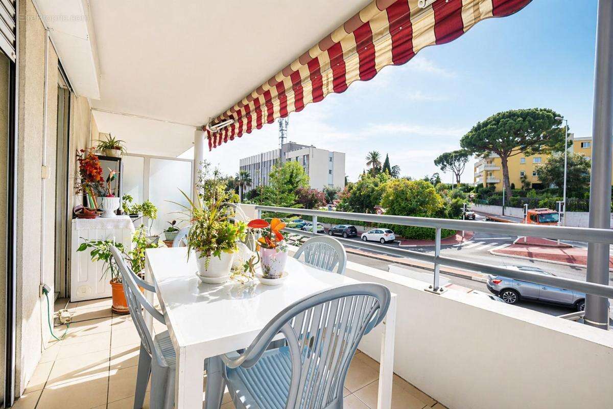 Residence de 2010 - transports - piscine - terrasse de 12m² - photo 3