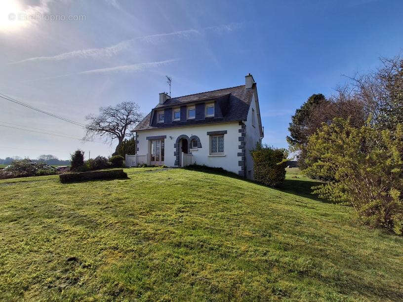 Maison à TREGOMEUR