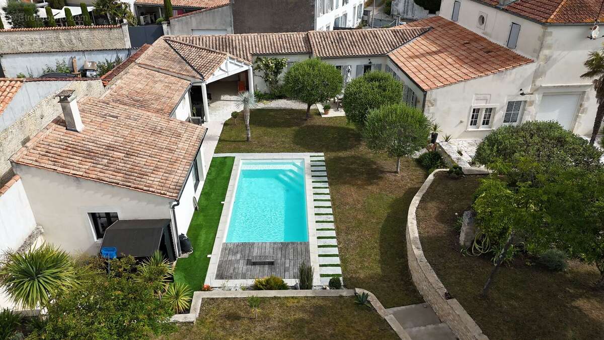 Maison 250 m² à Thaire  - photo 38
