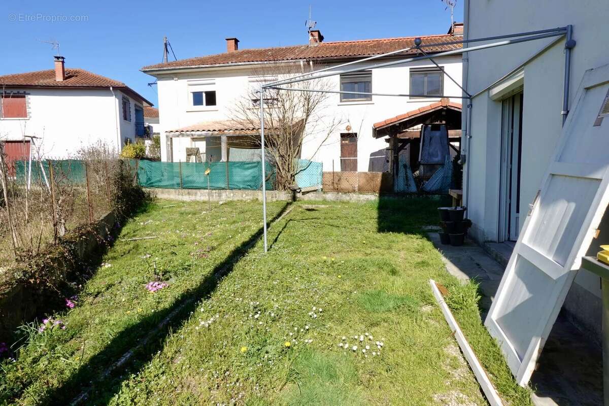 Maison à MONTREJEAU