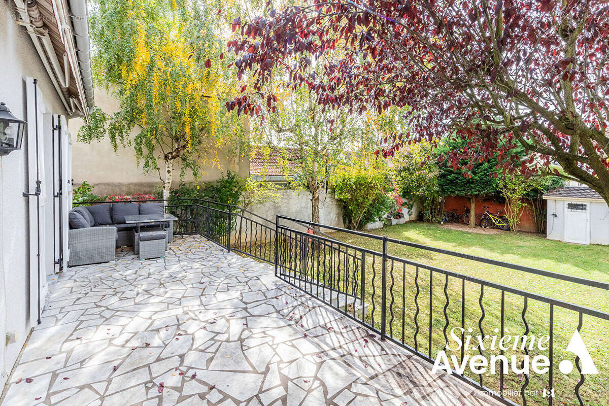 Maison à SAVIGNY-SUR-ORGE