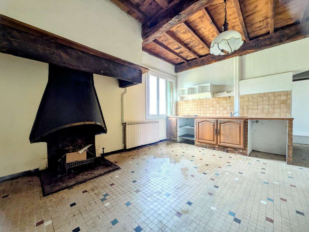 Maison à VILLECOMTAL-SUR-ARROS