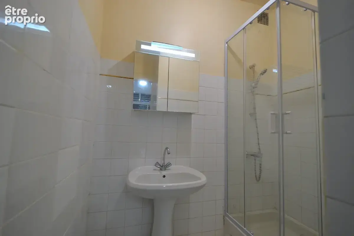 Appartement T4, très bon état, beaux volumes centre ville - photo 4