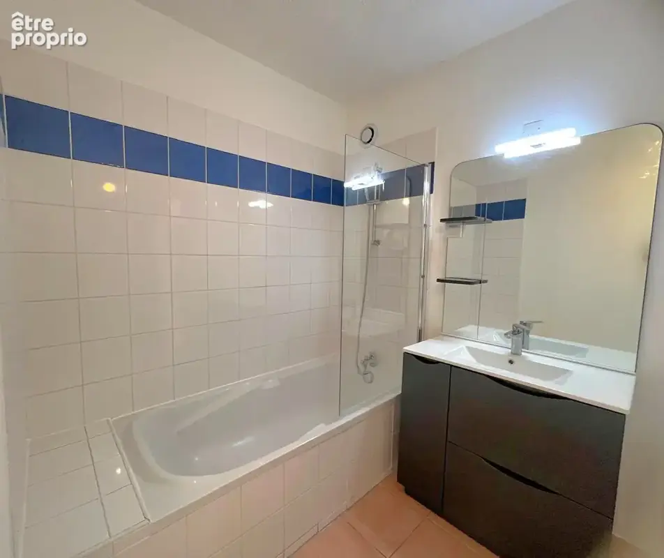 Appartement T2 - balcon - parking - ascenseur - photo 6