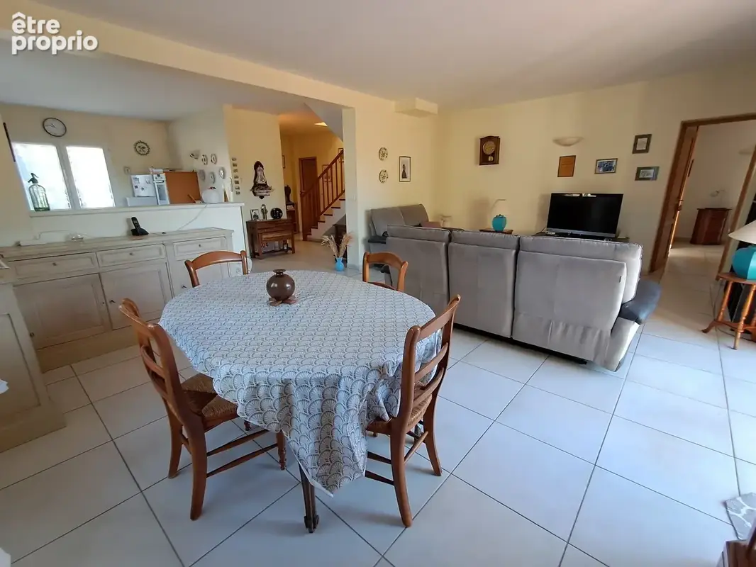 Villemoustaussou – élégante maison familiale avec jardin, terrasse et garage - photo 7