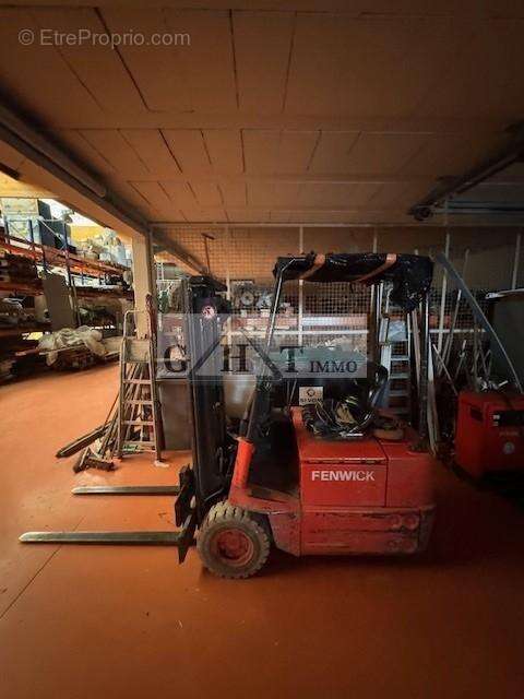 Entrepôt bureaux de 1000 m² à vendre à Santeny - photo 3