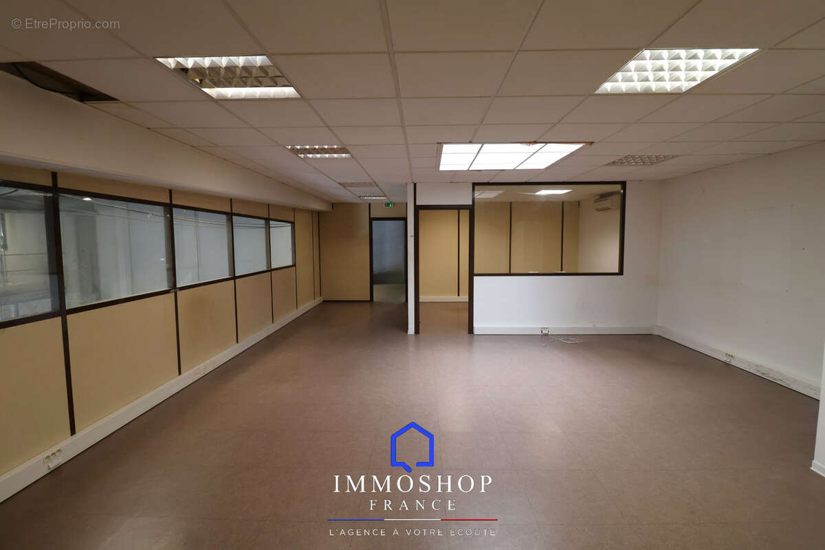 Entrepot + bureau 814 m2 pertuis 84120 - photo 14
