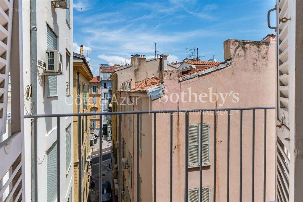 Appartement 3 pièces à vendre dans le Carré d'Or de Nice, Place Magenta - photo 12