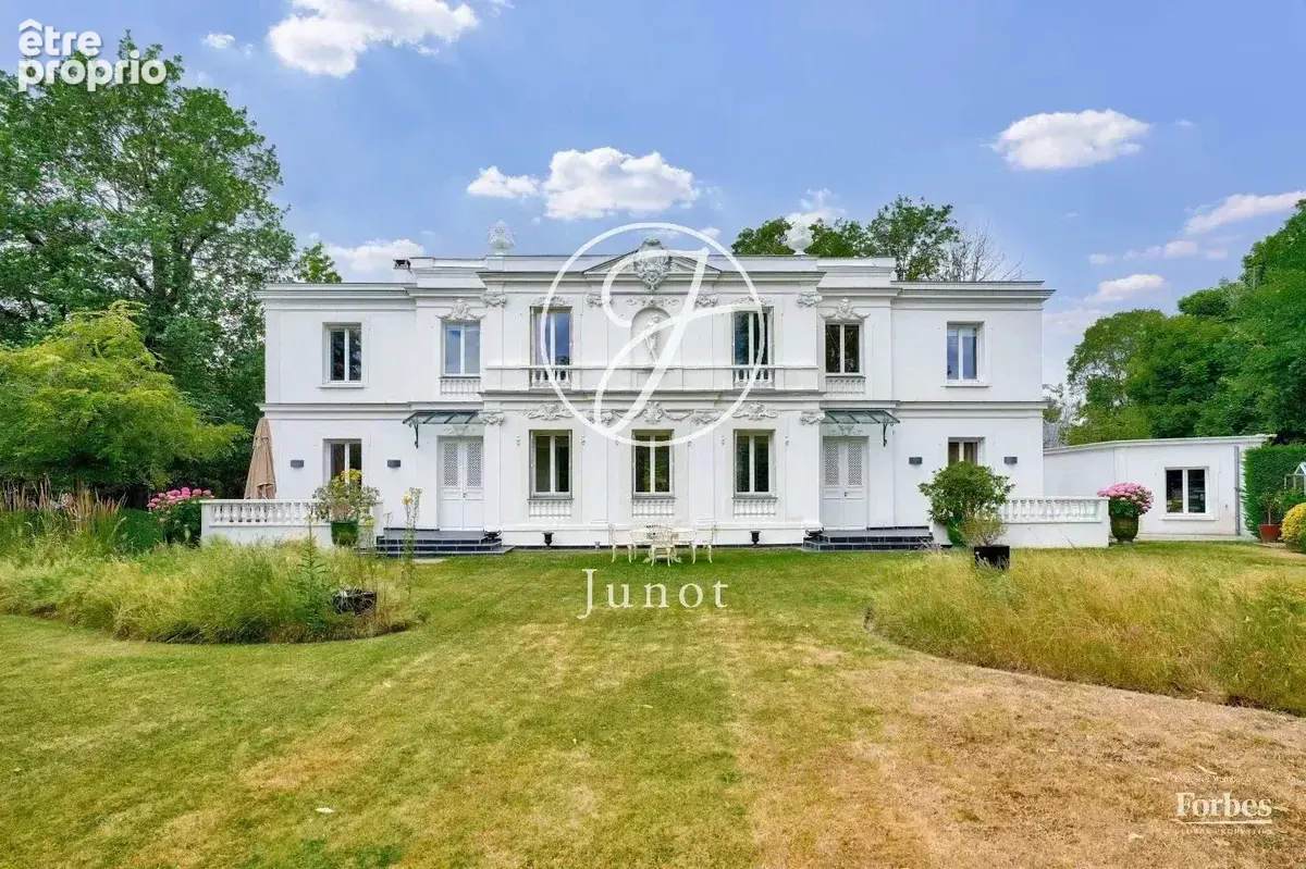 Le Vésinet - SUD - Maison - 6 chambres - 300m² - Terrain 1800m² avec piscine. - photo 3