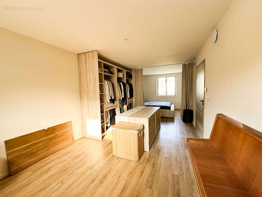 Maison à LE PUY-SAINTE-REPARADE