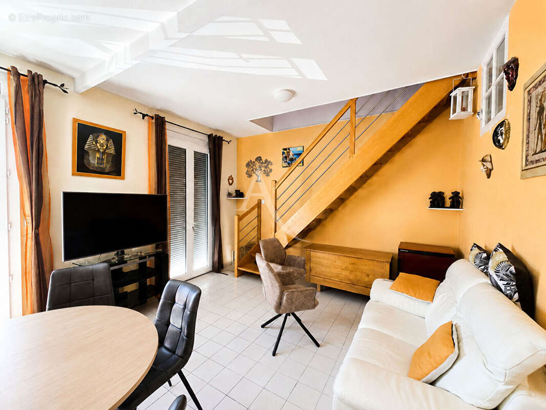 Appartement  5 pièce(s) 92 m2 sur les présidents. - photo 2