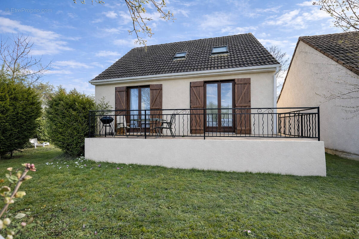 Maison à CHENNEVIERES-SUR-MARNE