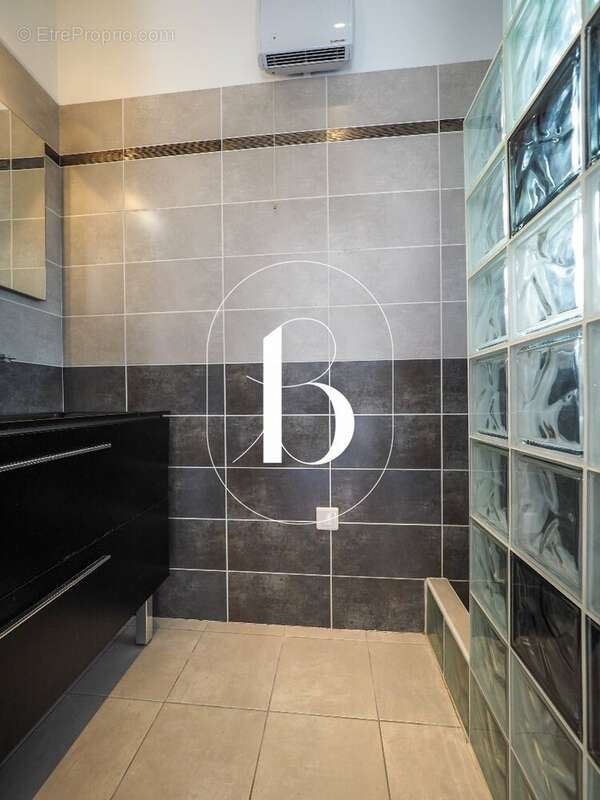 Maison à LA ROQUE-SUR-CEZE