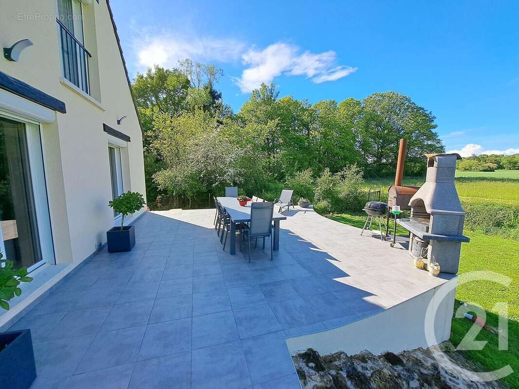 Maison à CHATILLON-LA-BORDE