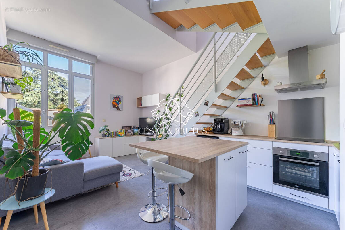 Appartement à SAINT-GENIS-LAVAL