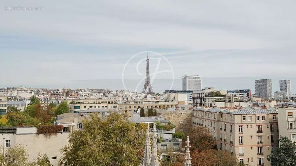 Appartement à PARIS-16E
