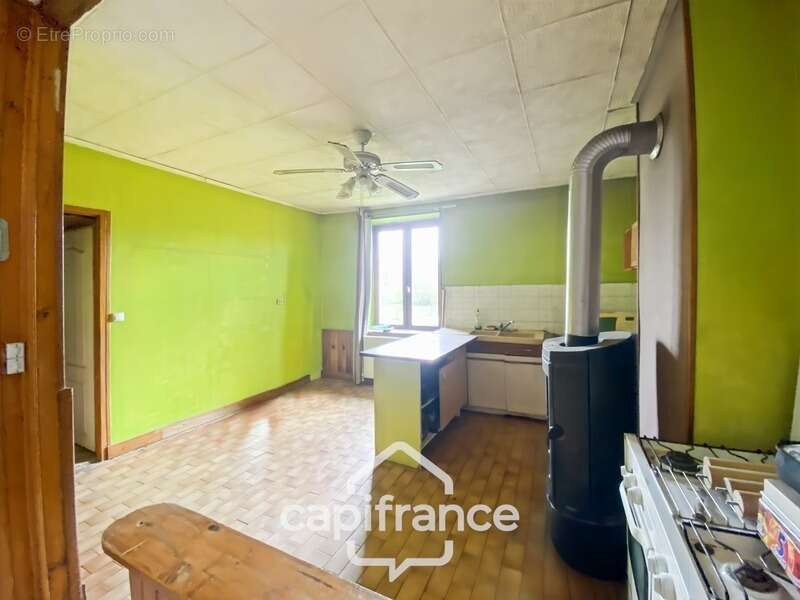 Maison en pierres à vendre -  5 pièces VERCIA (39) - 1309m² de terrain - Capifrance - Jérôme CESARIO - photo 5