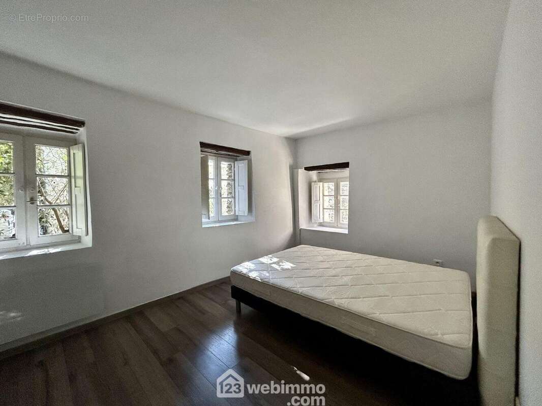 Une chambre de 12 m2 - Maison à SAN-MARTINO-DI-LOTA