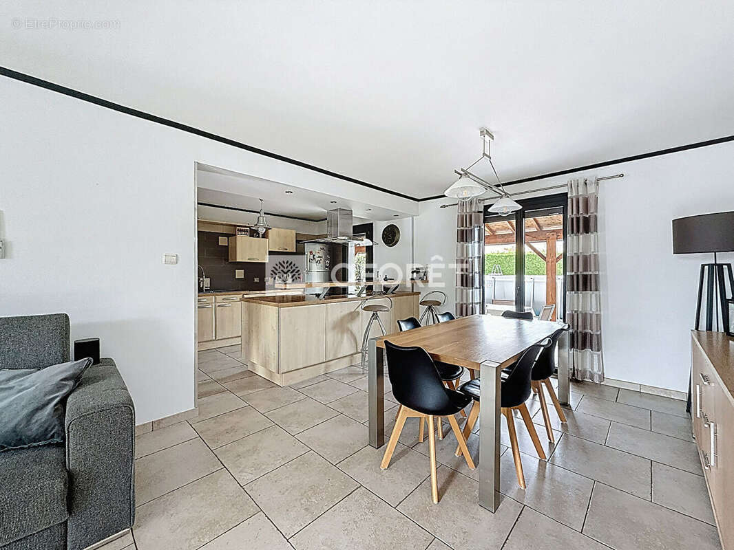 Maison à JASSANS-RIOTTIER