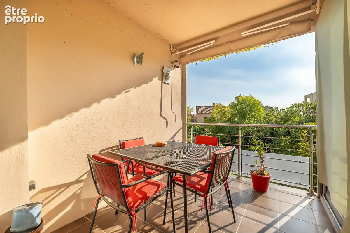 Proche calanques et commerces, exceptionnel T3/4 en duplex avec vue mer et 2 parkings - photo 3