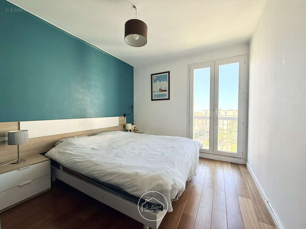 Appartement à MARSEILLE-4E