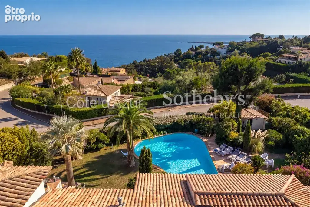 Super Cannes, villa provençale rénovée avec piscine et vue panoramique sur la Méditerranée - photo 2
