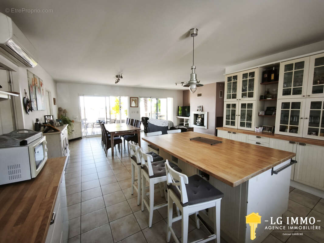 Coup de cœur à Cozes! Belle maison familiale de 148 m2   5 chambres   Terrain clos et arboré de plus de 1 000 - photo 6