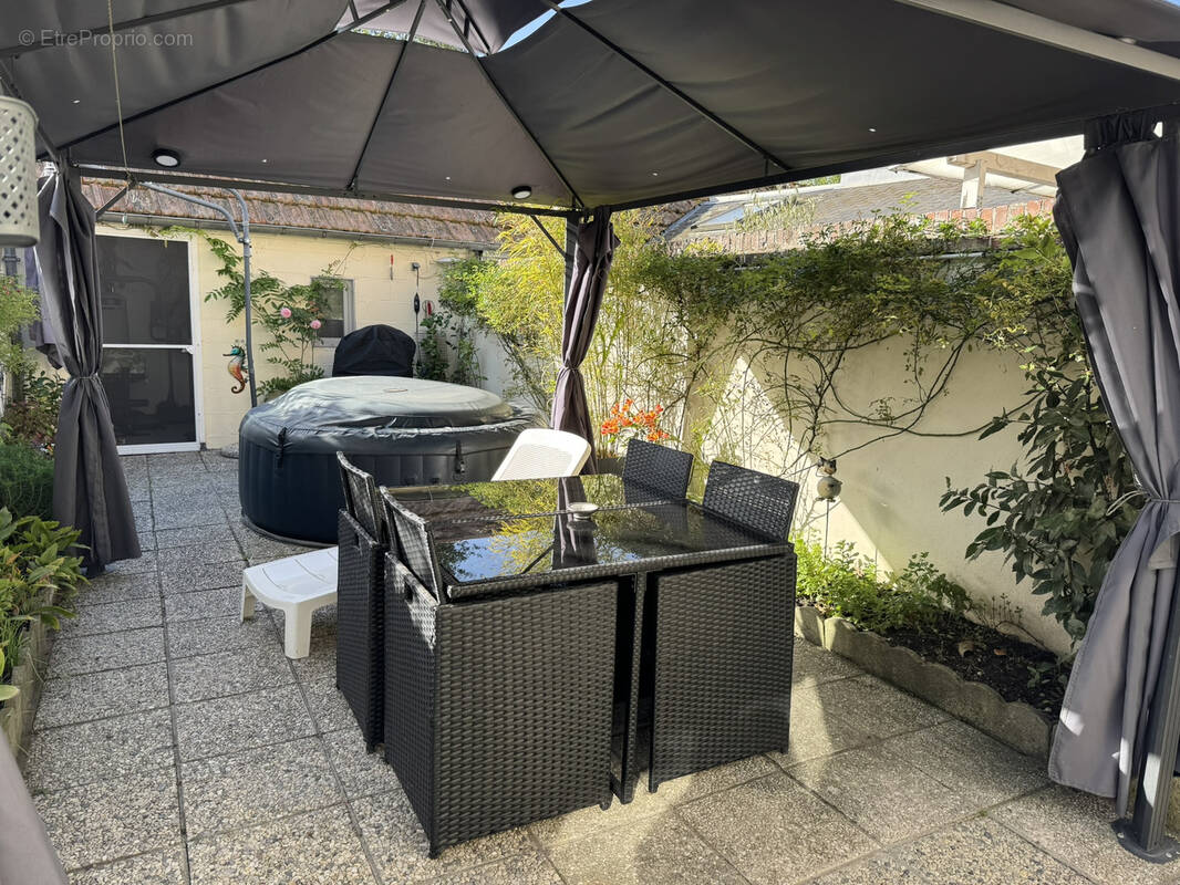 Maison à LA RIVIERE-SAINT-SAUVEUR