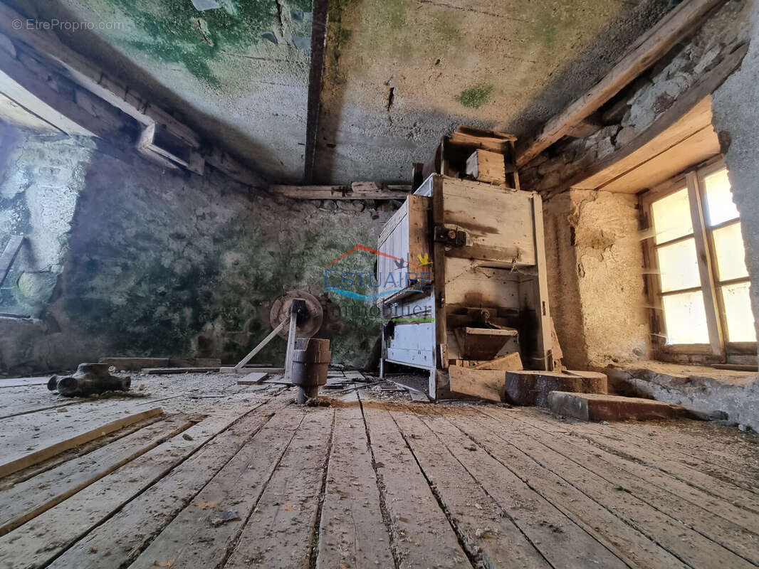 Maison à SAINT-ETIENNE-DE-MONTLUC