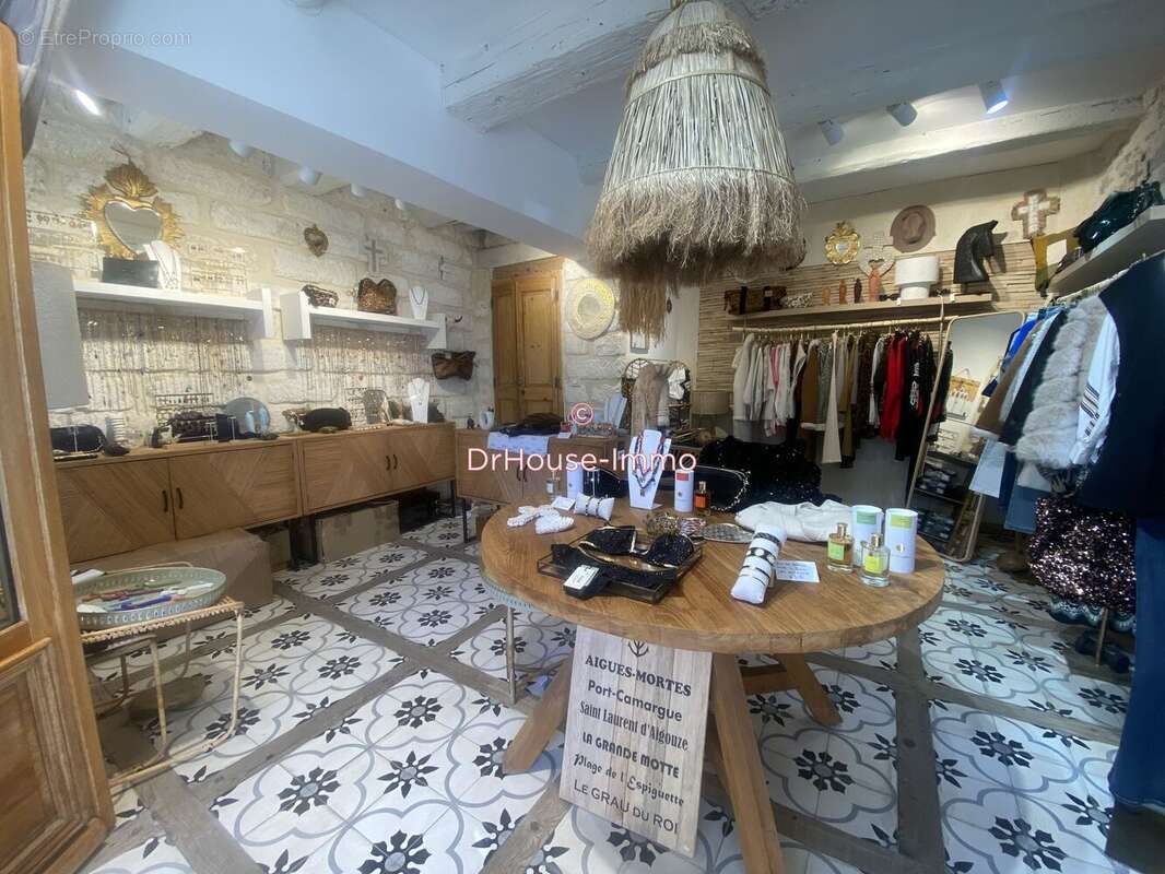 Commerce à SAINT-LAURENT-D'AIGOUZE