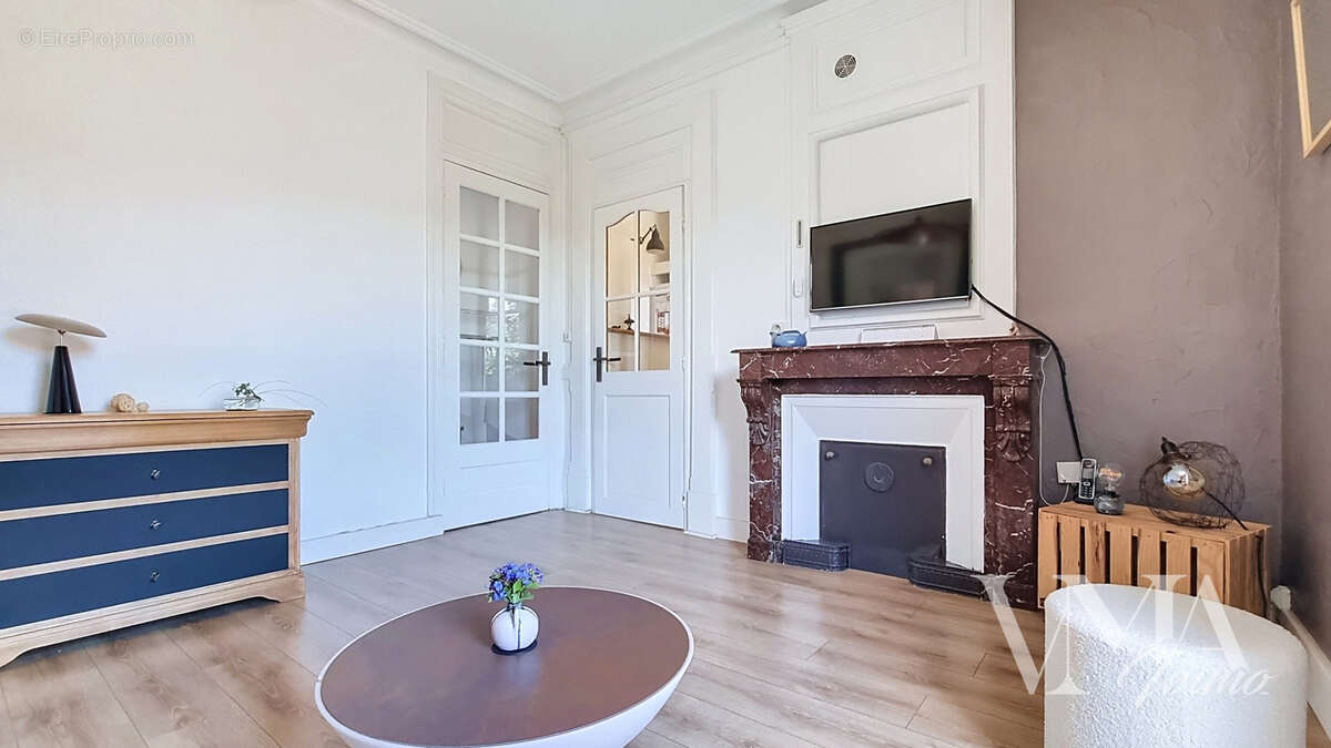 Écully   maison atypique dans un écrin de verdure - photo 8