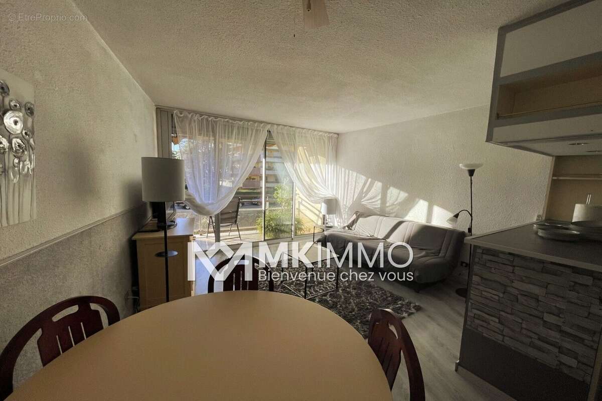 Appartement à SAINT-LAURENT-DU-VAR