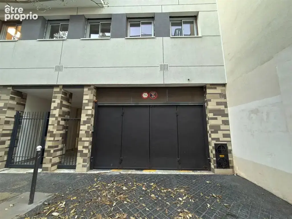 Parking à PARIS-11E