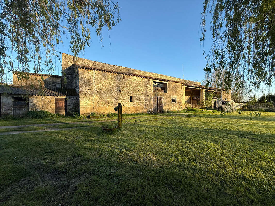 Maison à SAINT-GERMAIN-DE-MARENCENNES