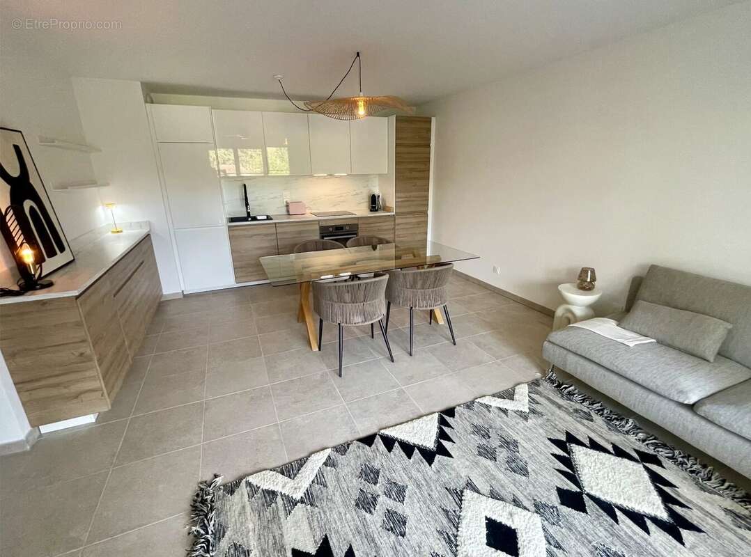Appartement à ROQUEFORT-LES-PINS