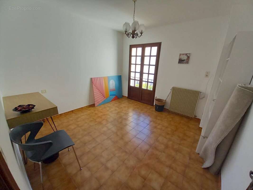 Maison ind avec terrain constructible + 2p ind + grand garage - photo 8