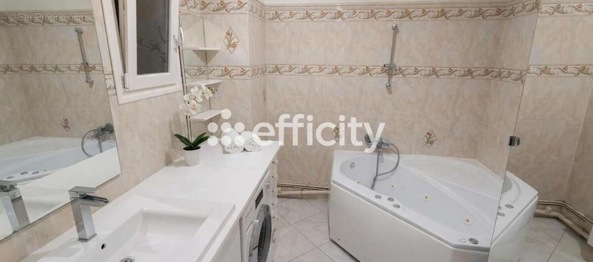 Appartement à MARSEILLE-7E