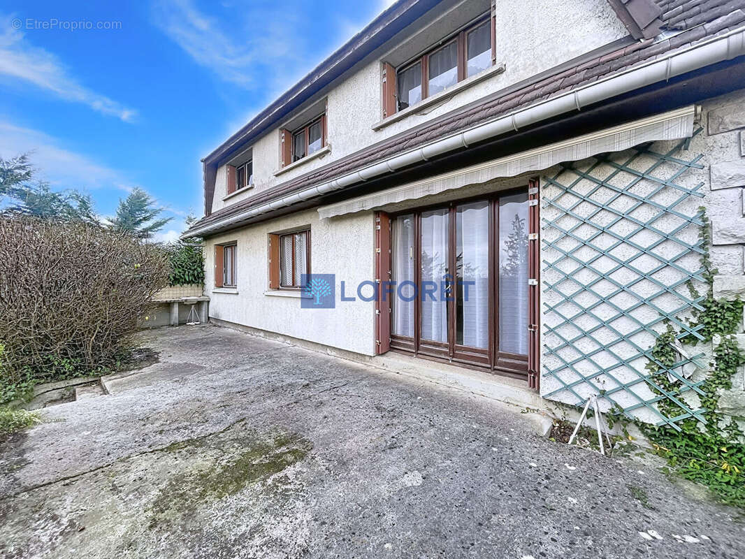 Maison à SAINTRY-SUR-SEINE