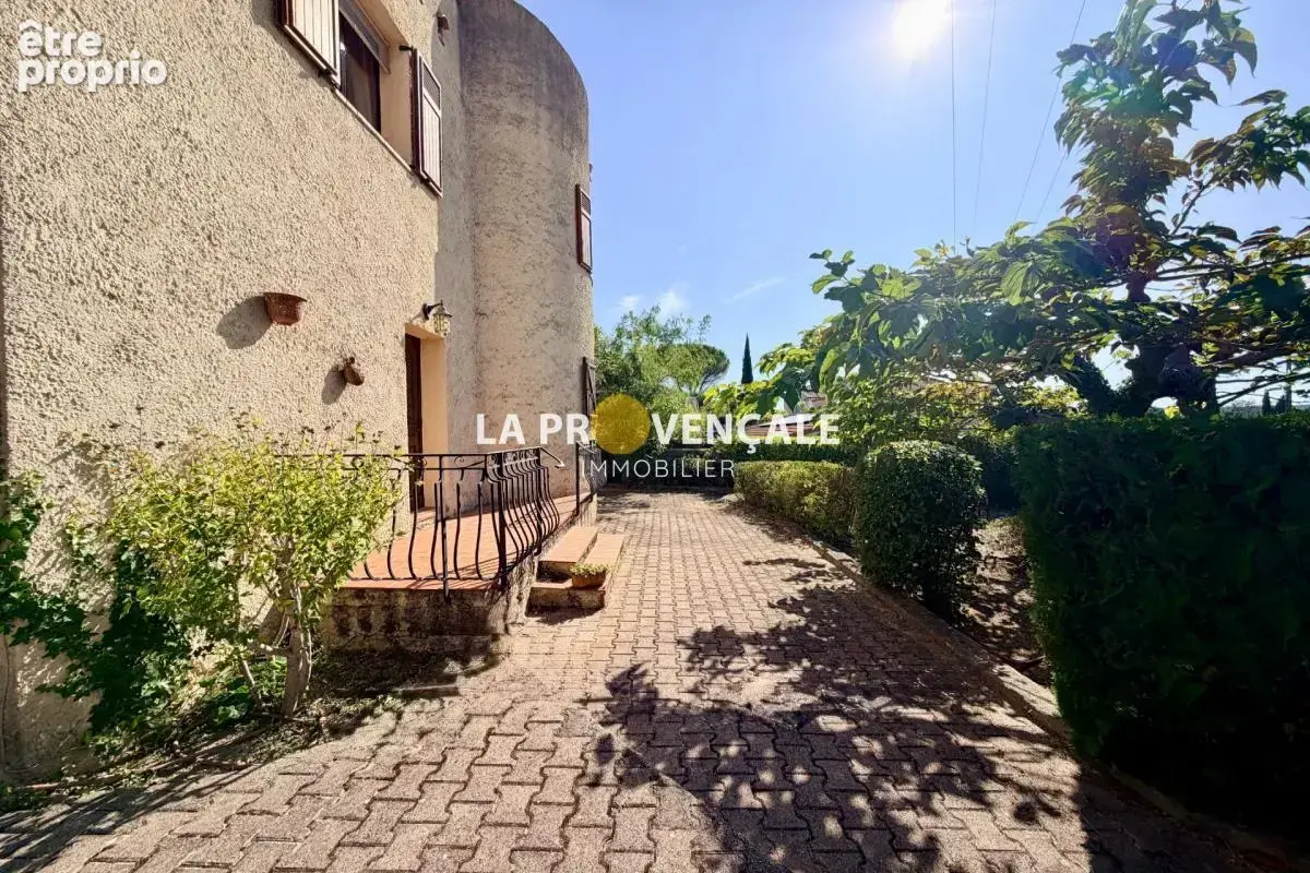 Photo Maison à Bouc-Bel-Air au prix de 640 000€