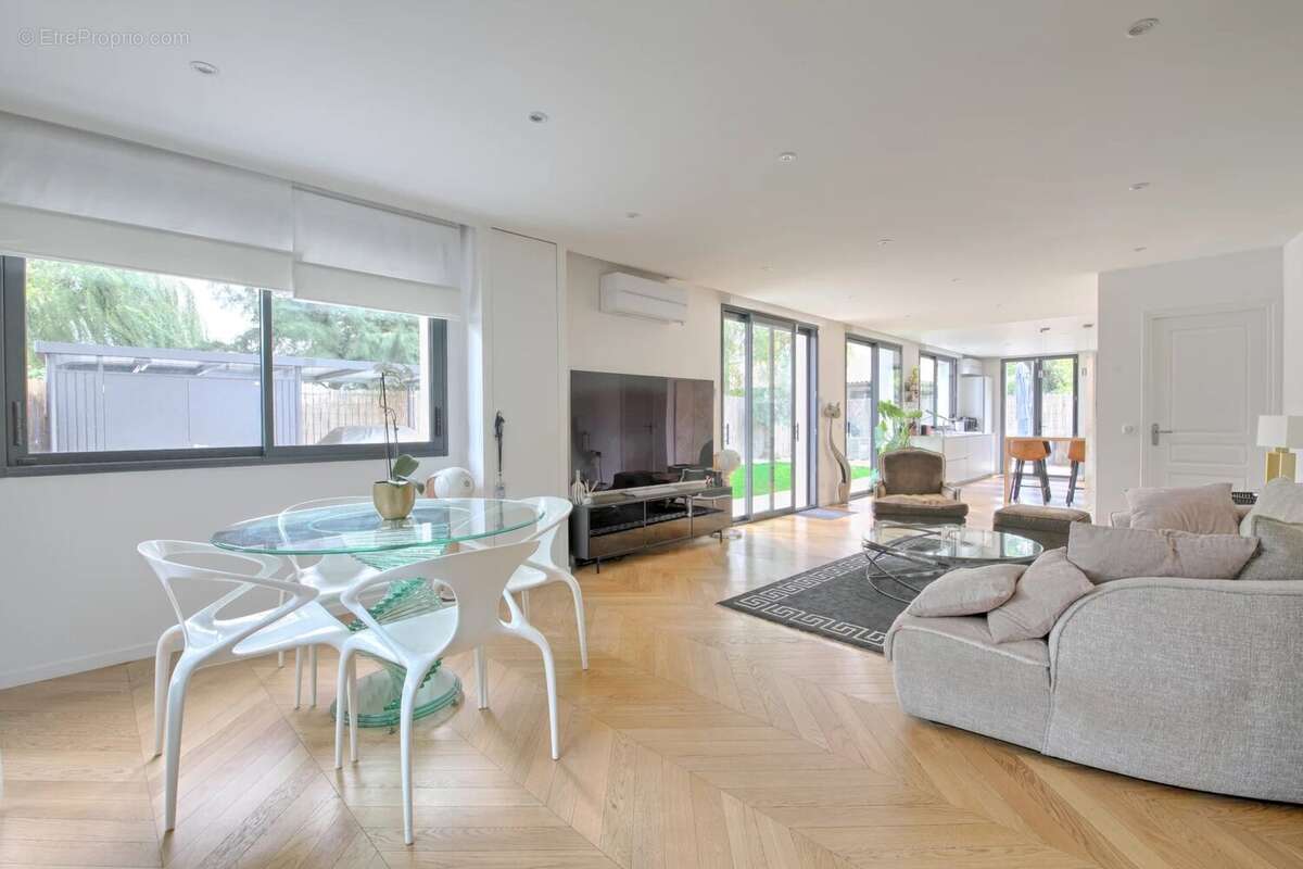 Maison à SAINT-MAUR-DES-FOSSES