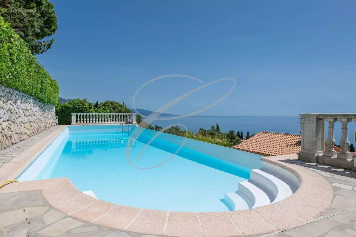 Appartement à ROQUEBRUNE-CAP-MARTIN