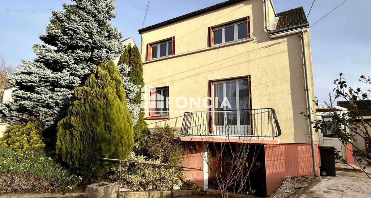 Maison à CHAMPHOL