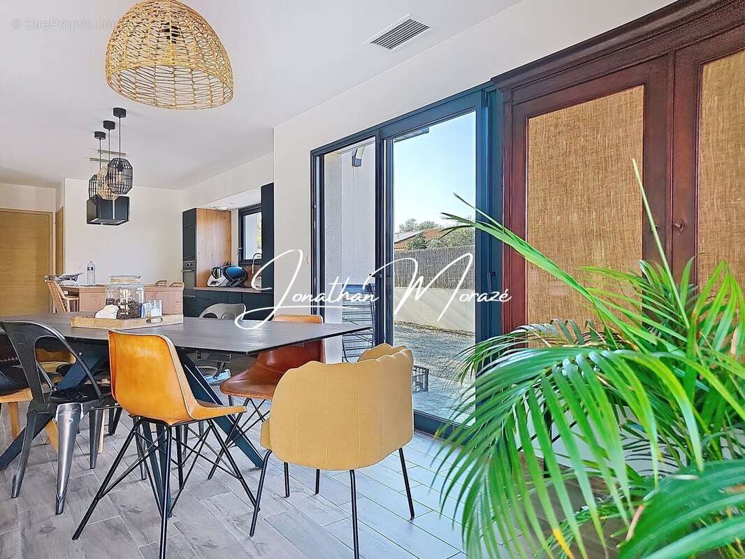 Maison à PEZILLA-LA-RIVIERE