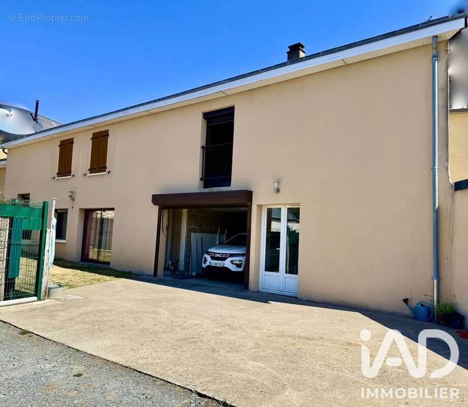 Maison 248 m² à Yvre-Le-Polin  - photo 2