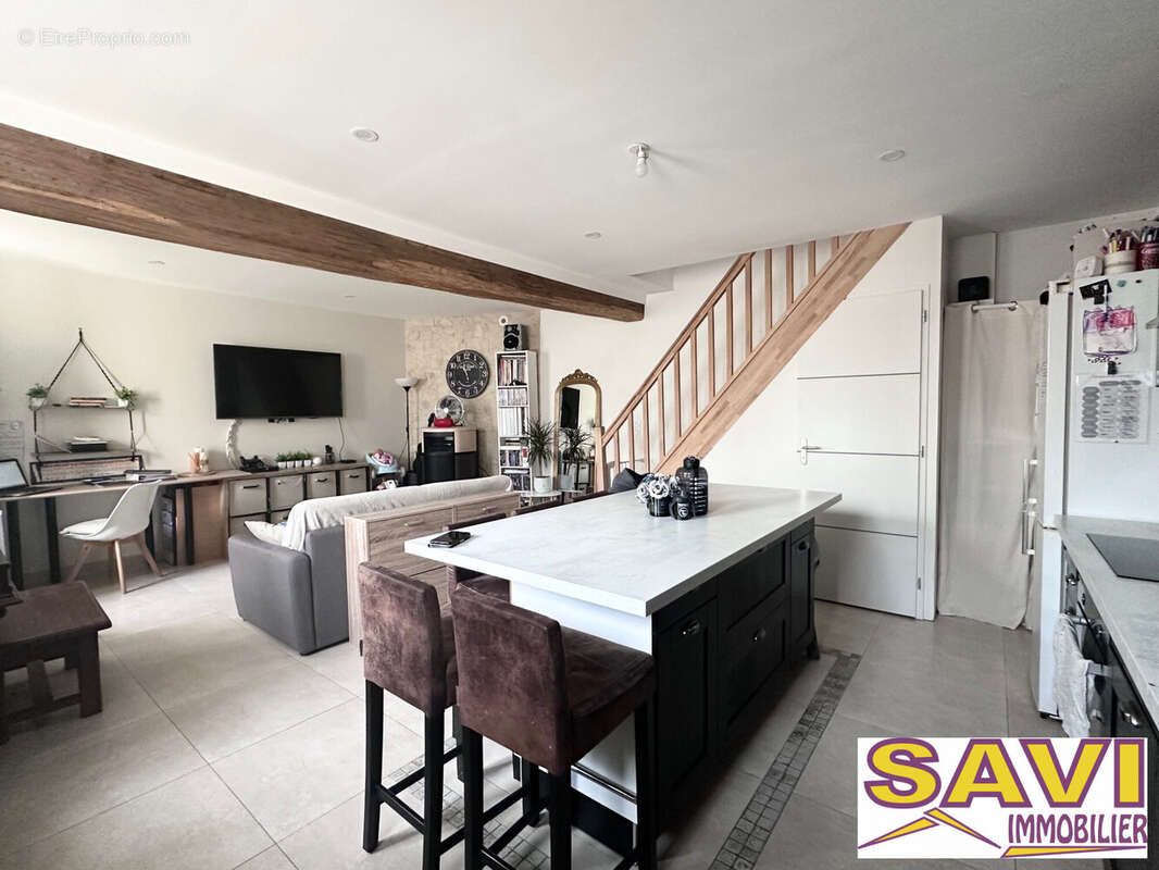 Pièce de vie - Maison à FERRIERES-EN-GATINAIS