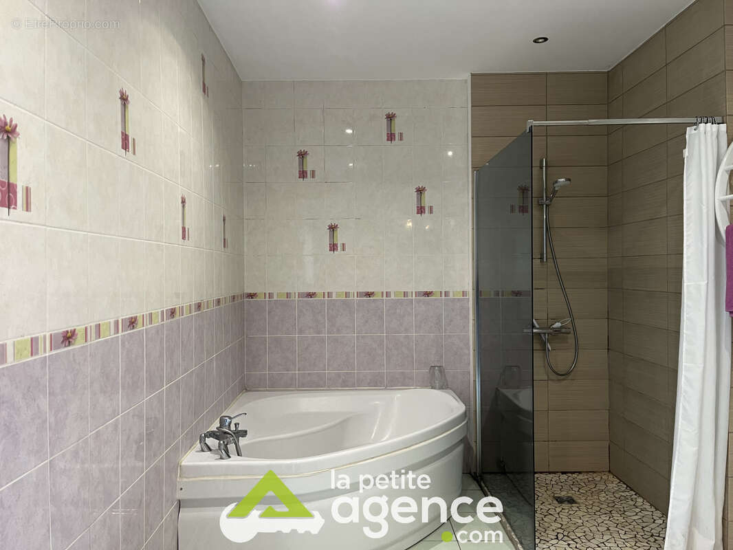 Commerce à SAINT-SATUR