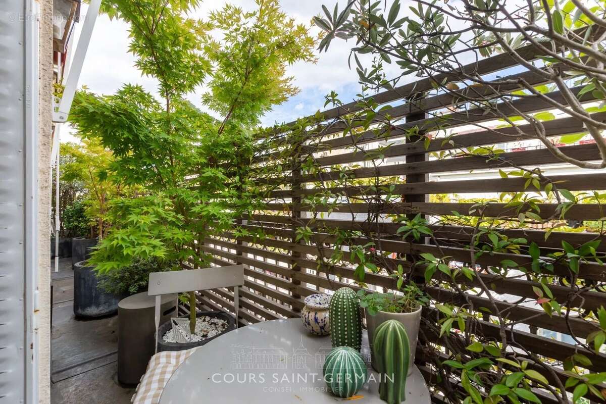 Appartement à PARIS-16E